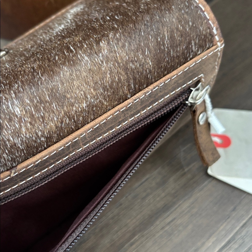 American Bison Hair on Hide,Genuine Leather,5 card,1 ID,checks,2 zip,snap top - Picture 6 of 11